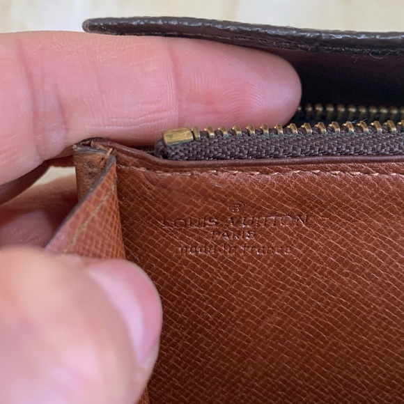 LV Monogram Emilie Continental Wallet - Picture 3 of 16